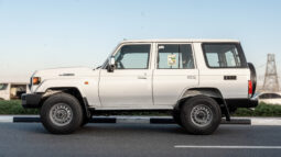 Toyota Land Cruiser LC76 4.0L AT Petrol (White-Brown) Basic