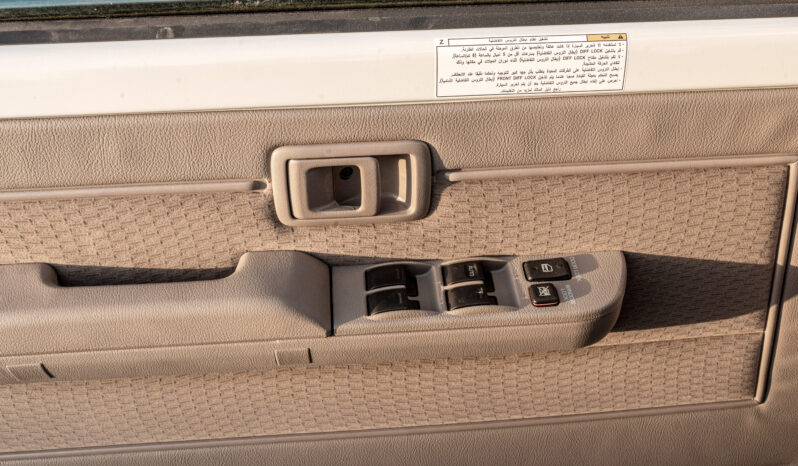 
								Toyota Land Cruiser LC76 4.0L AT Petrol (White-Brown) Basic full									