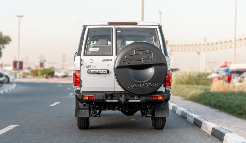
								Toyota Land Cruiser LC76 4.0L AT Petrol (White-Brown) Basic full									