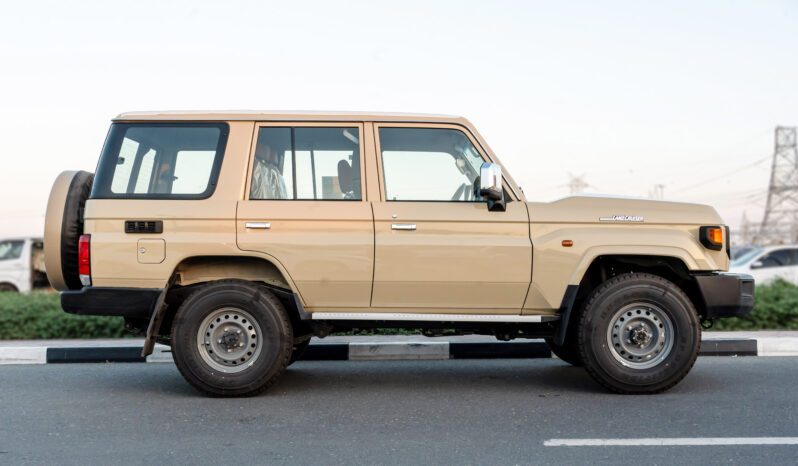 
								Toyota Land Cruiser LC76 4.0L AT Petrol (Beige-Brown) Basic full									