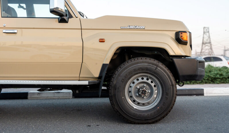 
								Toyota Land Cruiser LC76 4.0L AT Petrol (Beige-Brown) Basic full									