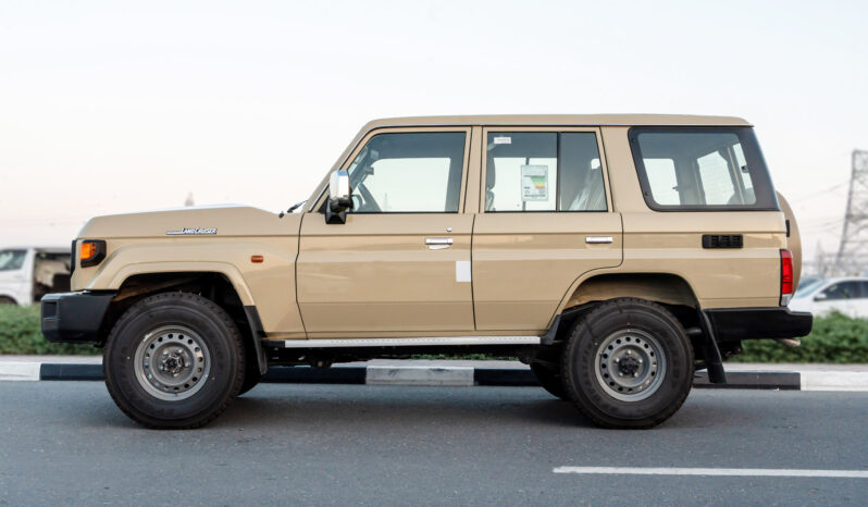 
								Toyota Land Cruiser LC76 4.0L AT Petrol (Beige-Brown) Basic full									