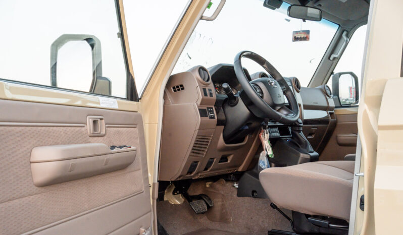 
								Toyota Land Cruiser LC76 4.0L AT Petrol (Beige-Brown) Basic full									