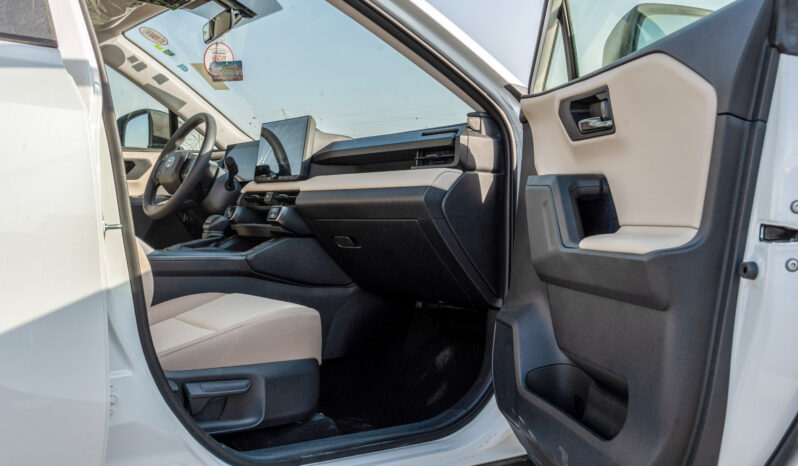
								2026 Toyota Rav4 XLE 4×4 2.0L AT Petrol AWD (White-Beige) full									