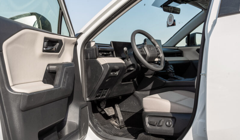
								2026 Toyota Rav4 XLE 4×4 2.0L AT Petrol AWD (White-Beige) full									