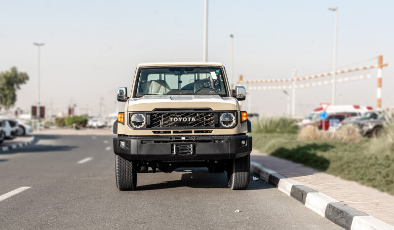 
								2026 Toyota Land Cruiser LC79 4.0L AT Petrol Full Option (Beige) full									