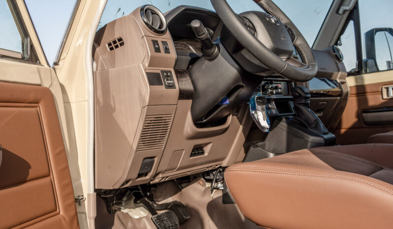 
								2026 Toyota Land Cruiser LC79 4.0L AT Petrol Full Option (Beige) full									