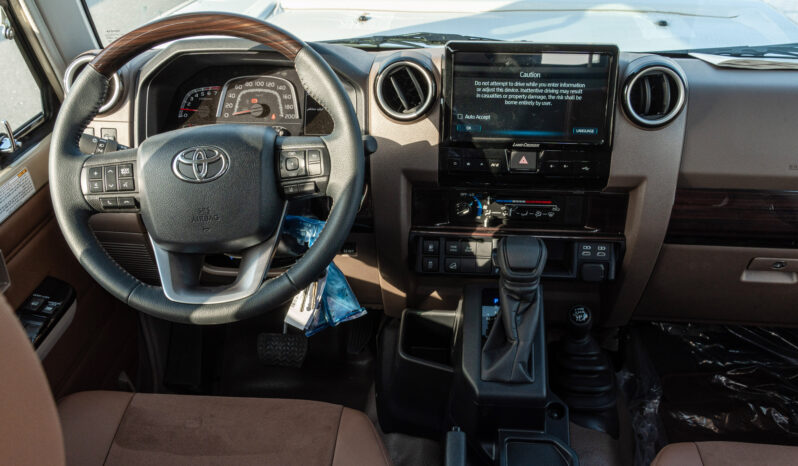 
								2026 Toyota Land Cruiser LC79 4.0L AT Petrol Full Option (Beige) full									
