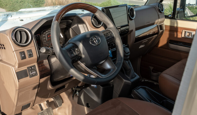 
								2026 Toyota Land Cruiser LC79 4.0L AT Petrol Full Option (Beige) full									