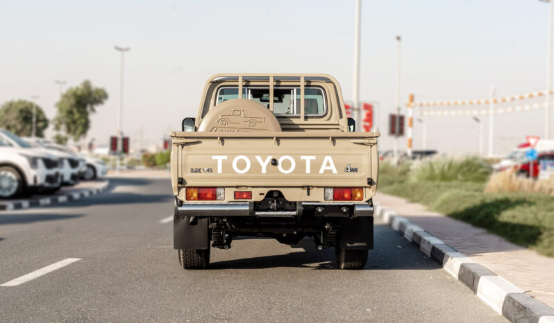 
								2026 Toyota Land Cruiser LC79 4.0L AT Petrol Full Option (Beige) full									