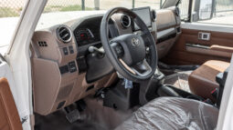 
										2026 Toyota Land Cruiser LC79 4.0L AT Petrol Full Option (White) full									