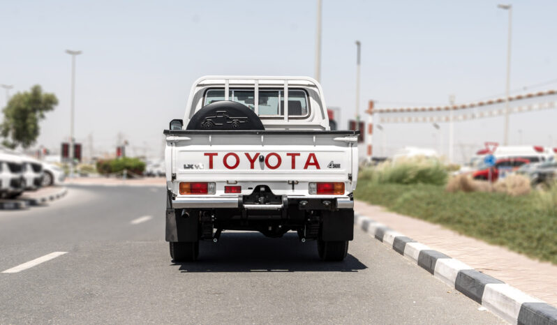 
								2026 Toyota Land Cruiser LC79 4.0L AT Petrol Full Option (White) full									