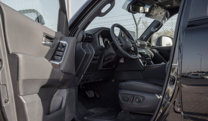 
								2026 Toyota Land Cruiser GXR 3.5L AT Petrol (Black-Black) full									