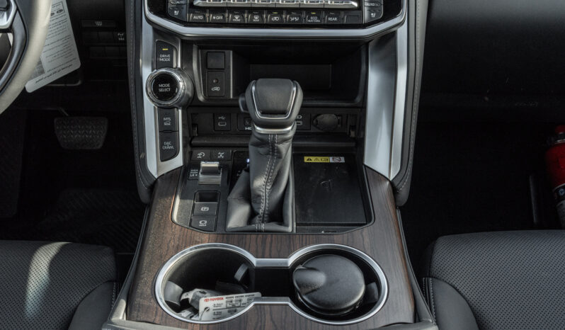 
								2026 Toyota Land Cruiser GXR 3.5L AT Petrol (Black-Black) full									