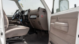 
										Toyota Land Cruiser LC76 4.0L MT Petrol (White-Brown) Basic full									