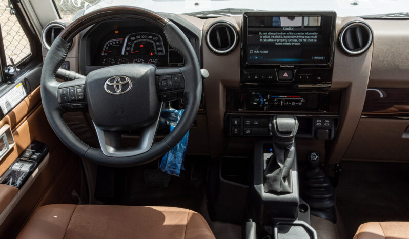 
								2026 Toyota Land Cruiser LC79 4.0L AT Petrol Full Option (Grey) full									