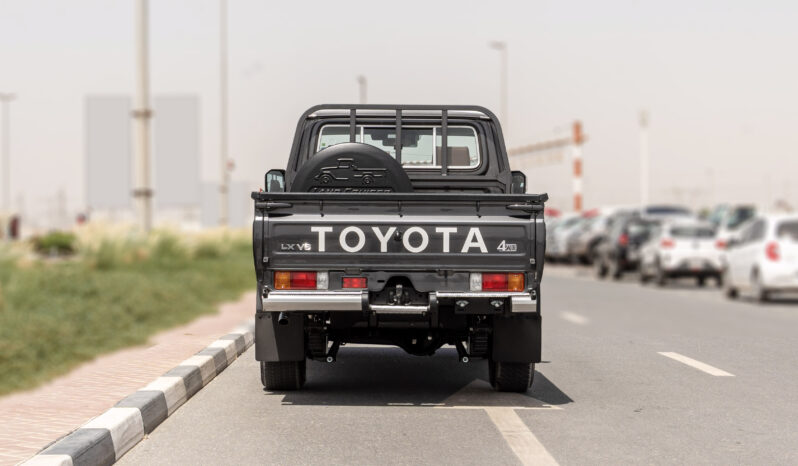
								2026 Toyota Land Cruiser LC79 4.0L AT Petrol Full Option (Grey) full									