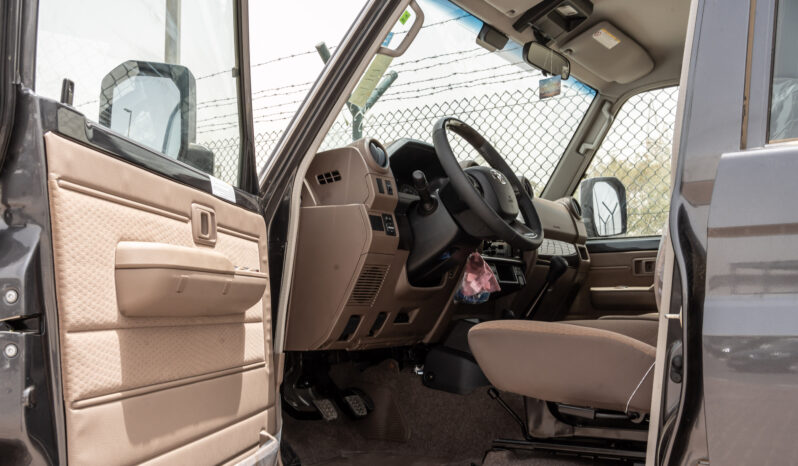 
								Toyota Land Cruiser LC76 4.0L MT Petrol (Grey-Brown) Basic full									