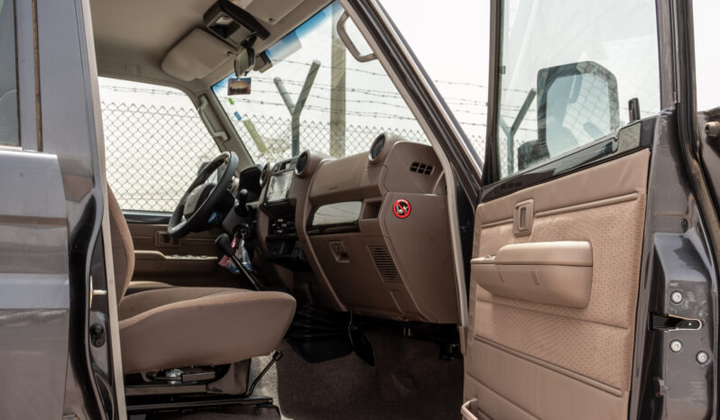 
								Toyota Land Cruiser LC76 4.0L MT Petrol (Grey-Brown) Basic full									