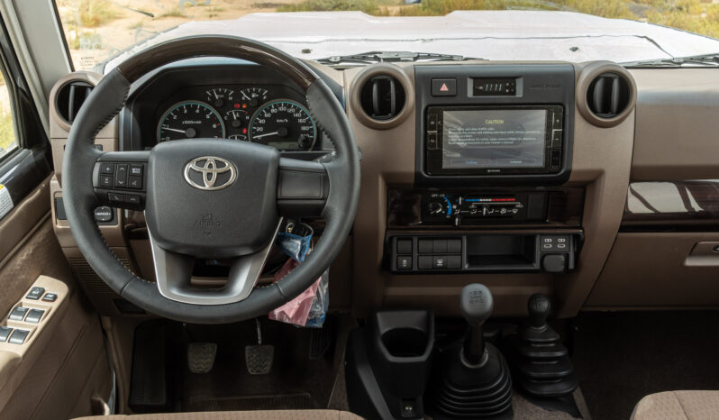 
								Toyota Land Cruiser LC76 4.0L MT Petrol (Grey-Brown) Basic full									