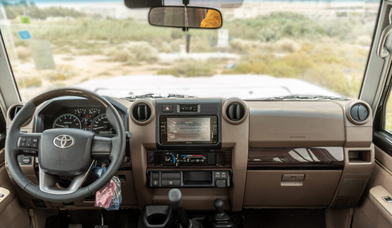 
								Toyota Land Cruiser LC76 4.0L MT Petrol (Grey-Brown) Basic full									