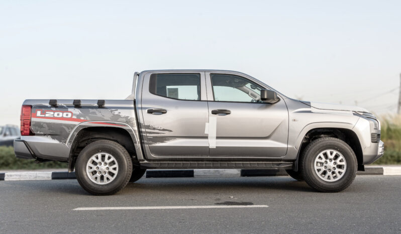 
								2026 Mitsubishi L200 GLX 2.4L MT Petrol (Silver-Black) full									