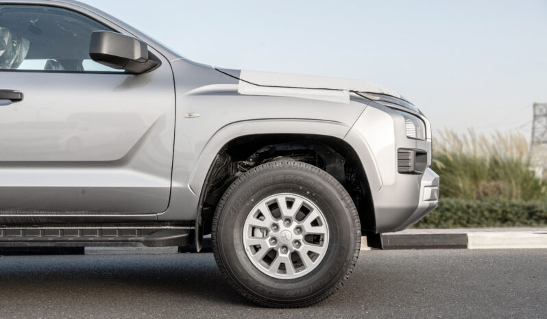 
								2026 Mitsubishi L200 GLX 2.4L MT Petrol (Silver-Black) full									