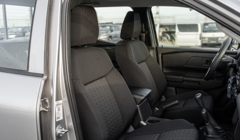
								2026 Mitsubishi L200 GLX 2.4L MT Petrol (Silver-Black) full									