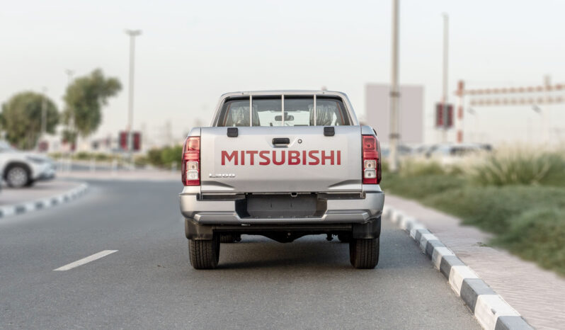 
								2026 Mitsubishi L200 GLX 2.4L MT Petrol (Silver-Black) full									