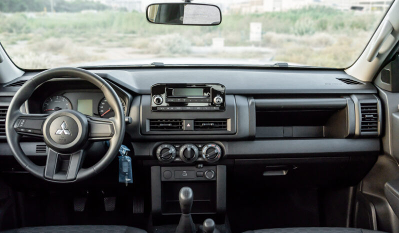 
								2026 Mitsubishi L200 GLX 2.4L MT Petrol (Silver-Black) full									