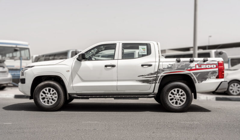 
								2026 Mitsubishi L200 GLX 2.4L MT Petrol (White-Black) full									