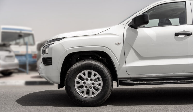 
								2026 Mitsubishi L200 GLX 2.4L MT Petrol (White-Black) full									
