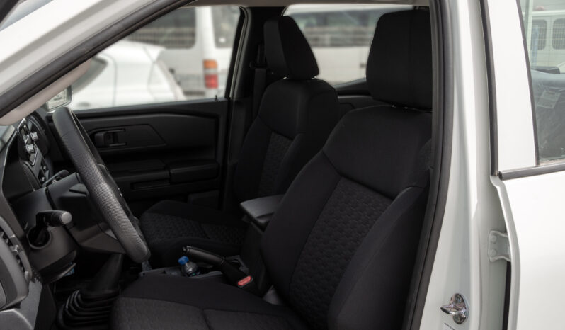 
								2026 Mitsubishi L200 GLX 2.4L MT Petrol (White-Black) full									