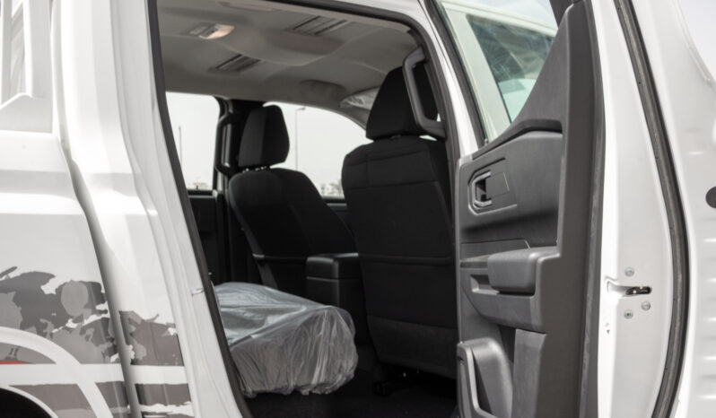 
								2026 Mitsubishi L200 GLX 2.4L MT Petrol (White-Black) full									