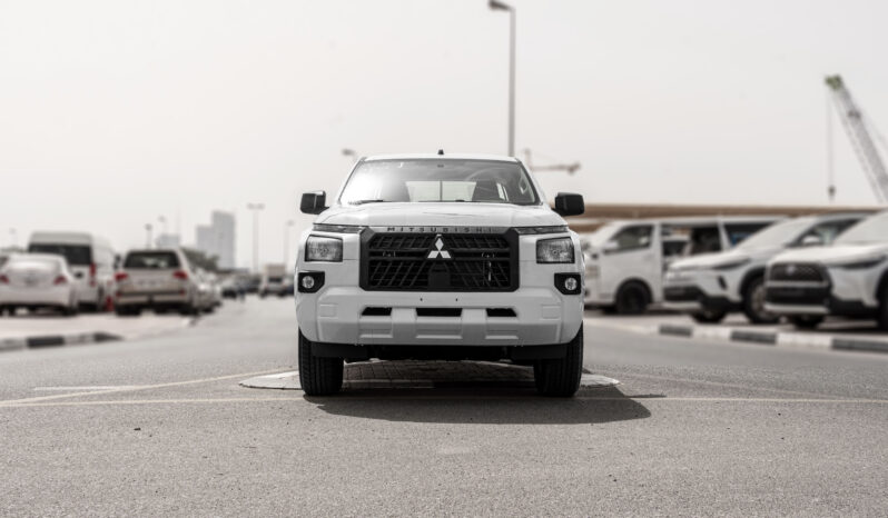 
								2026 Mitsubishi L200 GLX 2.4L MT Petrol (White-Black) full									