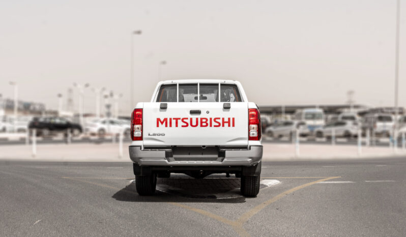 
								2026 Mitsubishi L200 GLX 2.4L MT Petrol (White-Black) full									