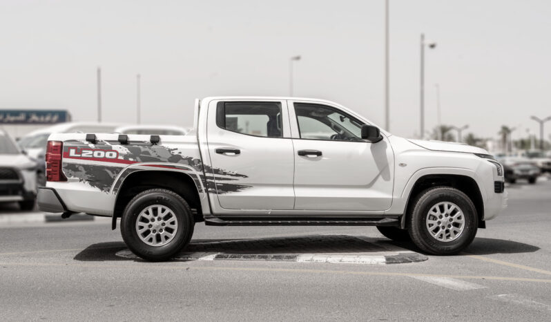 
								2026 Mitsubishi L200 GLX 2.4L MT Petrol (White-Black) full									