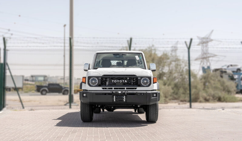 
								2026 Toyota Land Cruiser LC76 4.0L AT Petrol (Mid Option) White full									