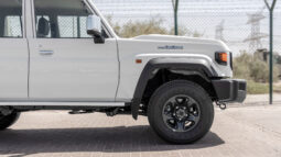 
										2026 Toyota Land Cruiser LC76 4.0L AT Petrol (Mid Option) White full									