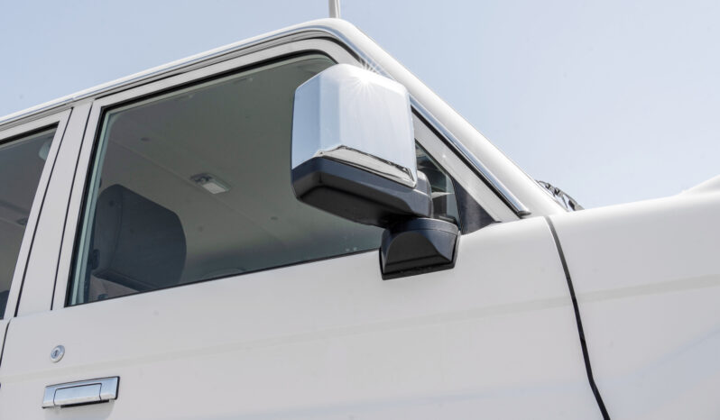 
								2026 Toyota Land Cruiser LC76 4.0L AT Petrol (Mid Option) White full									