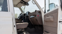 
										2026 Toyota Land Cruiser LC76 4.0L AT Petrol (Mid Option) White full									