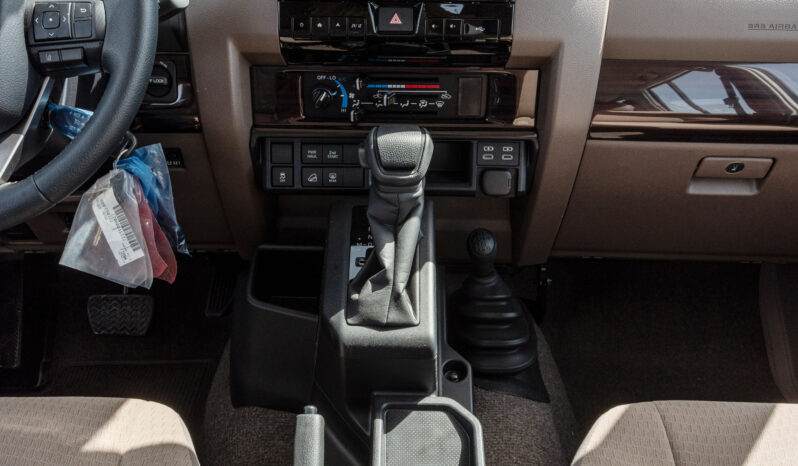 
								2026 Toyota Land Cruiser LC76 4.0L AT Petrol (Mid Option) Beige full									