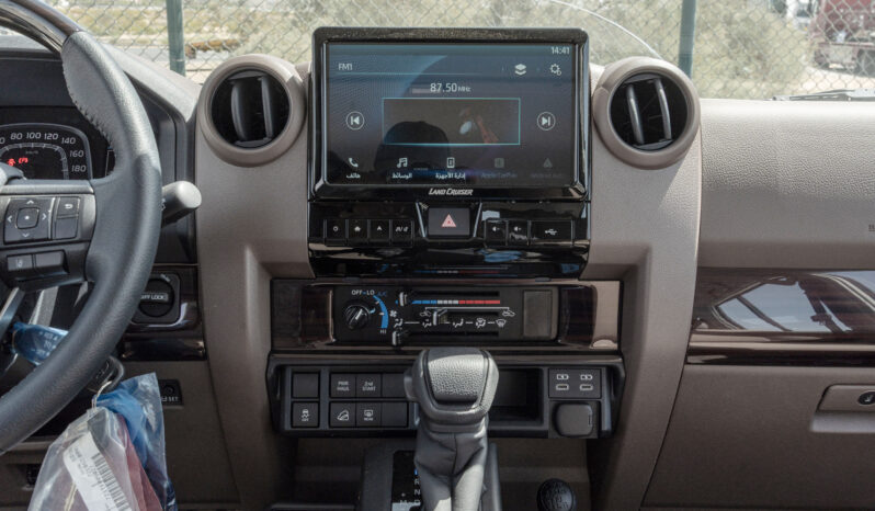 
								2026 Toyota Land Cruiser LC76 4.0L AT Petrol (Mid Option) Beige full									