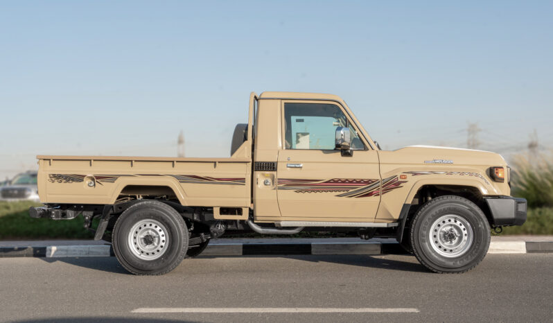 
								2026 Toyota Land Cruiser LC79 2.8L AT Diesel (Beige-Brown) Mid full									