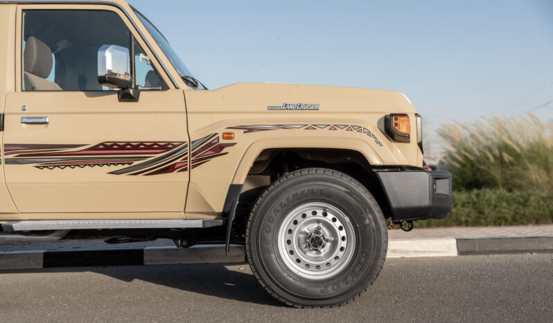 
								2026 Toyota Land Cruiser LC79 2.8L AT Diesel (Beige-Brown) Mid full									