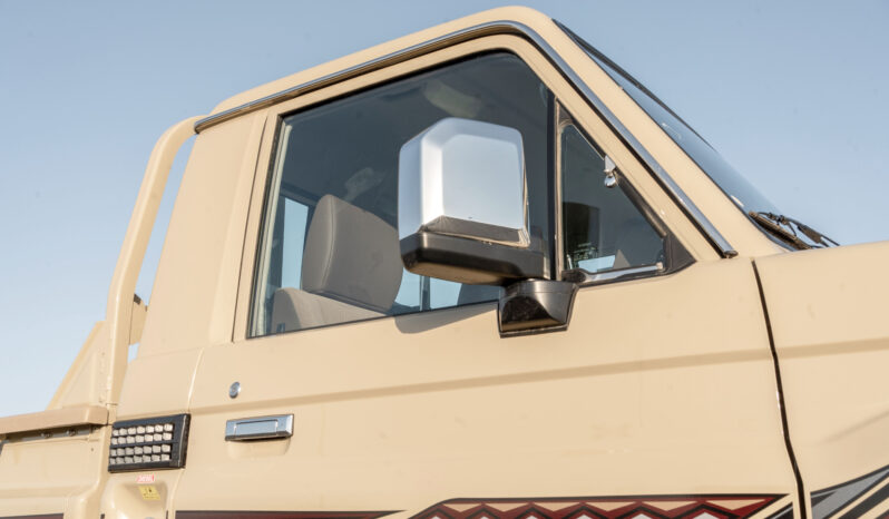 
								2026 Toyota Land Cruiser LC79 2.8L AT Diesel (Beige-Brown) Mid full									