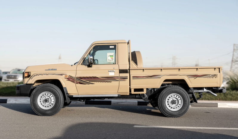 
								2026 Toyota Land Cruiser LC79 2.8L AT Diesel (Beige-Brown) Mid full									