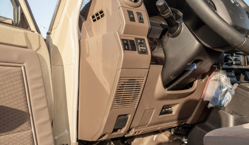 
								2026 Toyota Land Cruiser LC79 2.8L AT Diesel (Beige-Brown) Mid full									