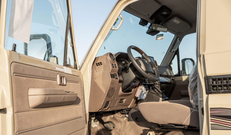 
								2026 Toyota Land Cruiser LC79 2.8L AT Diesel (Beige-Brown) Mid full									