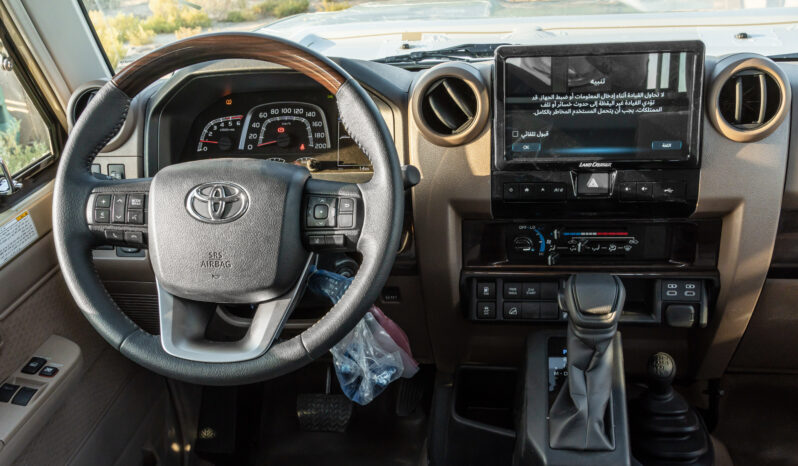 
								2026 Toyota Land Cruiser LC79 2.8L AT Diesel (Beige-Brown) Mid full									